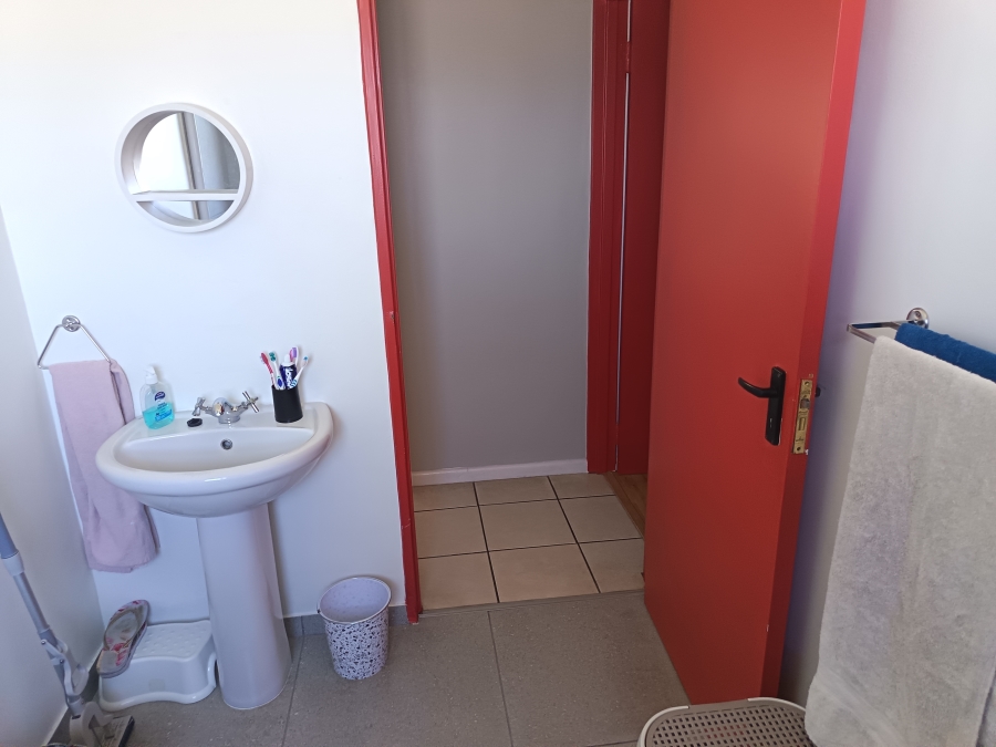 To Let 2 Bedroom Property for Rent in Country Club Western Cape